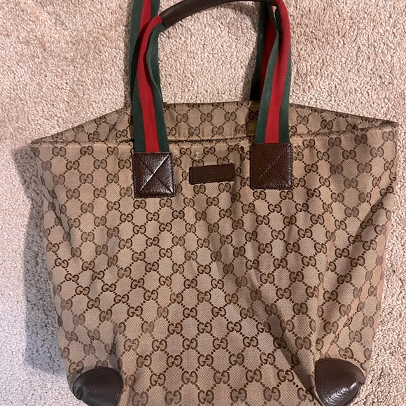 Gucci Handbags - Authentic Gucci tote with reinforced corners